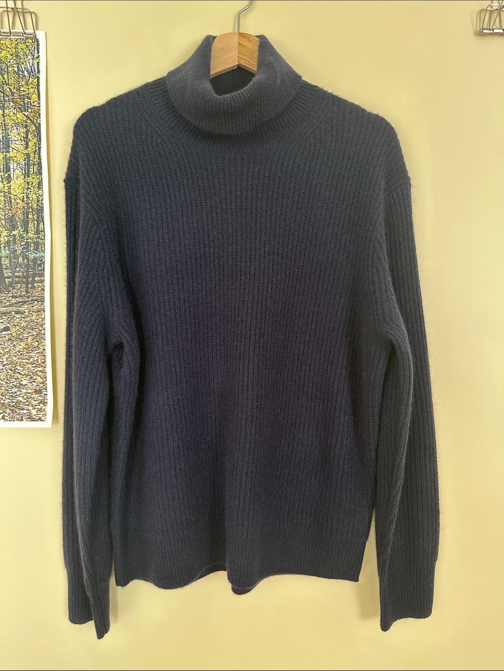 Alex Mill Men’s Judd Ribbed Turtleneck in Washed Cashmere (Navy)